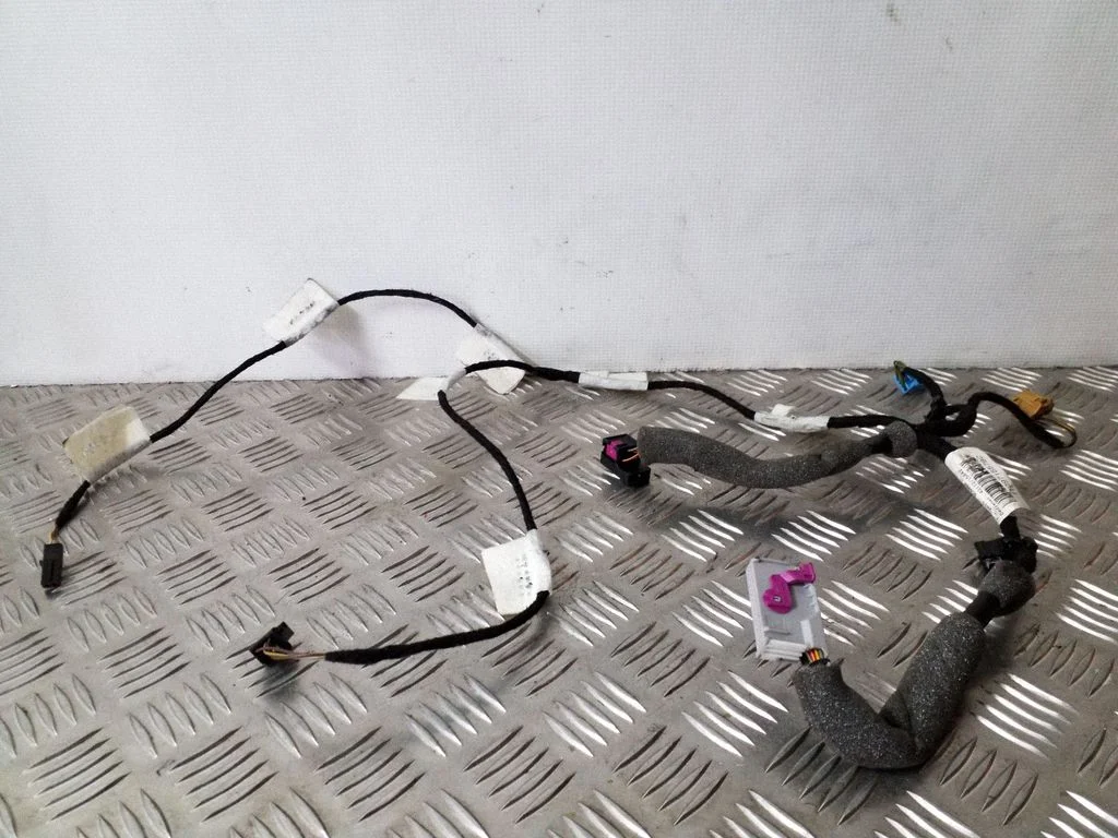Front door wiring loom – Volkswagen Touran II (2010-2016)