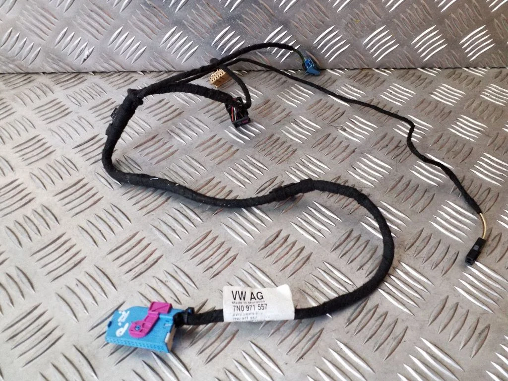 Priekšējo durvju vadu instalācija – Volkswagen Sharan (2011-)