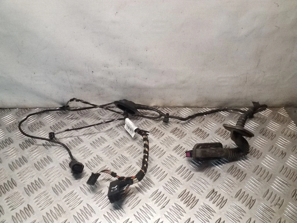 Tagaukse juhtmestik 5N0971639A