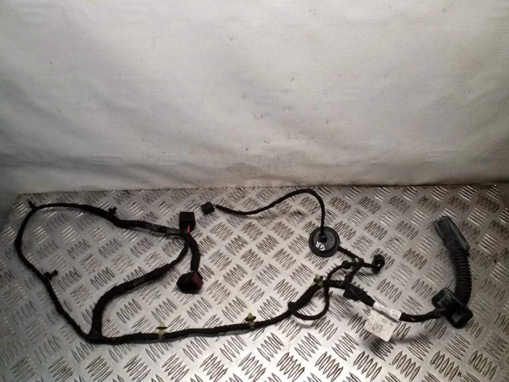 Aizmugurējo durvju vadu instalācija 94531018
