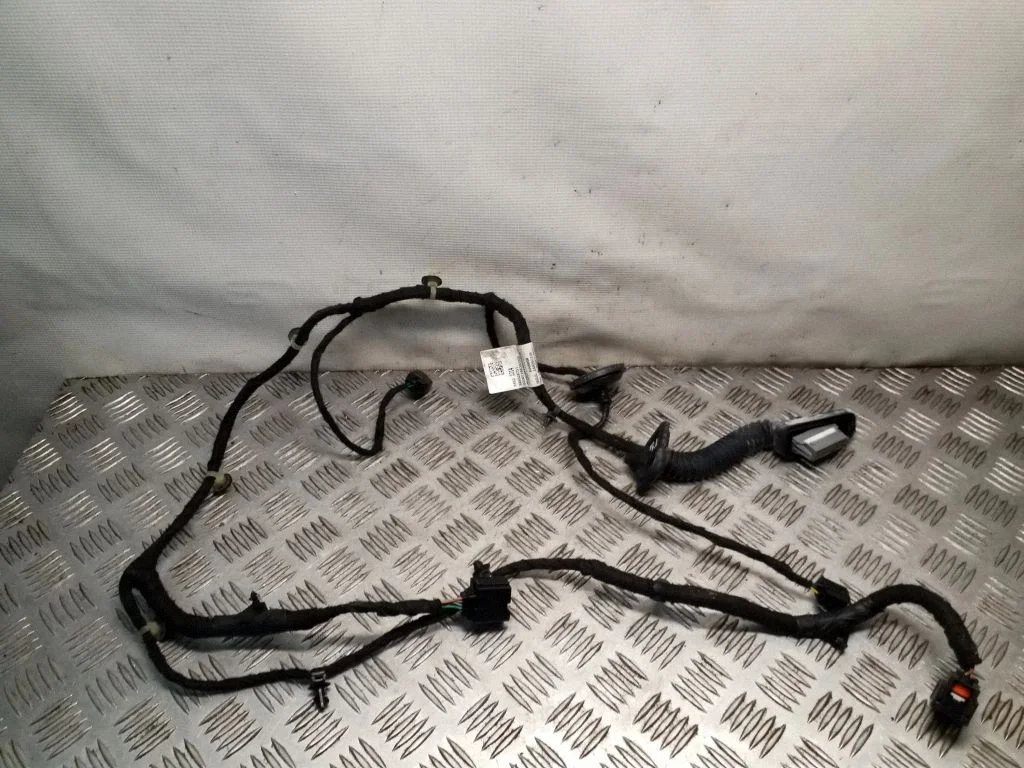 Aizmugurējo durvju vadu instalācija 94531014