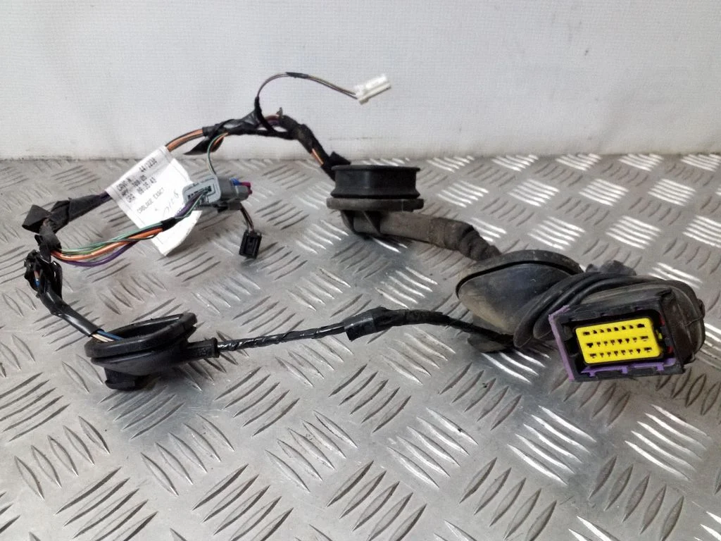 Tagaukse juhtmestik 51805841
