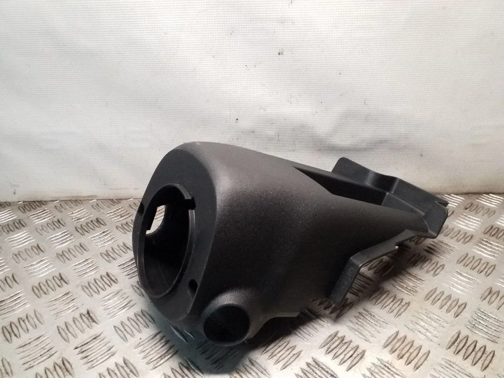 Steering wheel column trim – Nissan Juke I F15 (2010-2018)