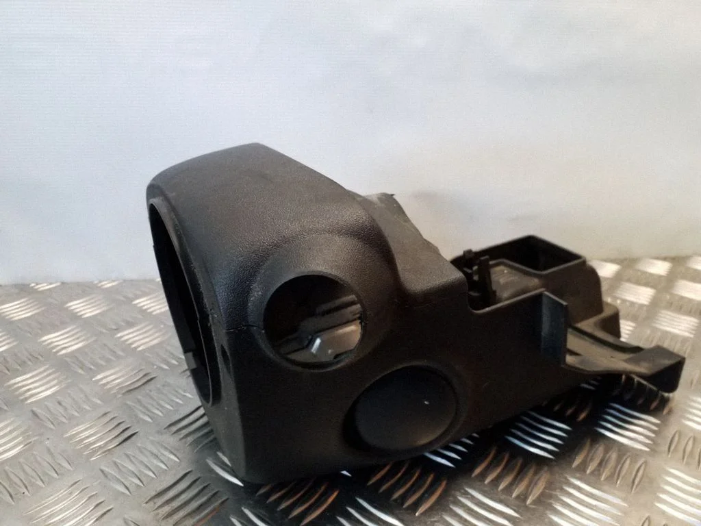 Steering wheel column trim – Nissan Juke I F15 (2010-2018)