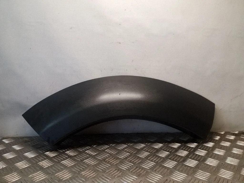 Tagaukse liist (mold) – tagumine parem
