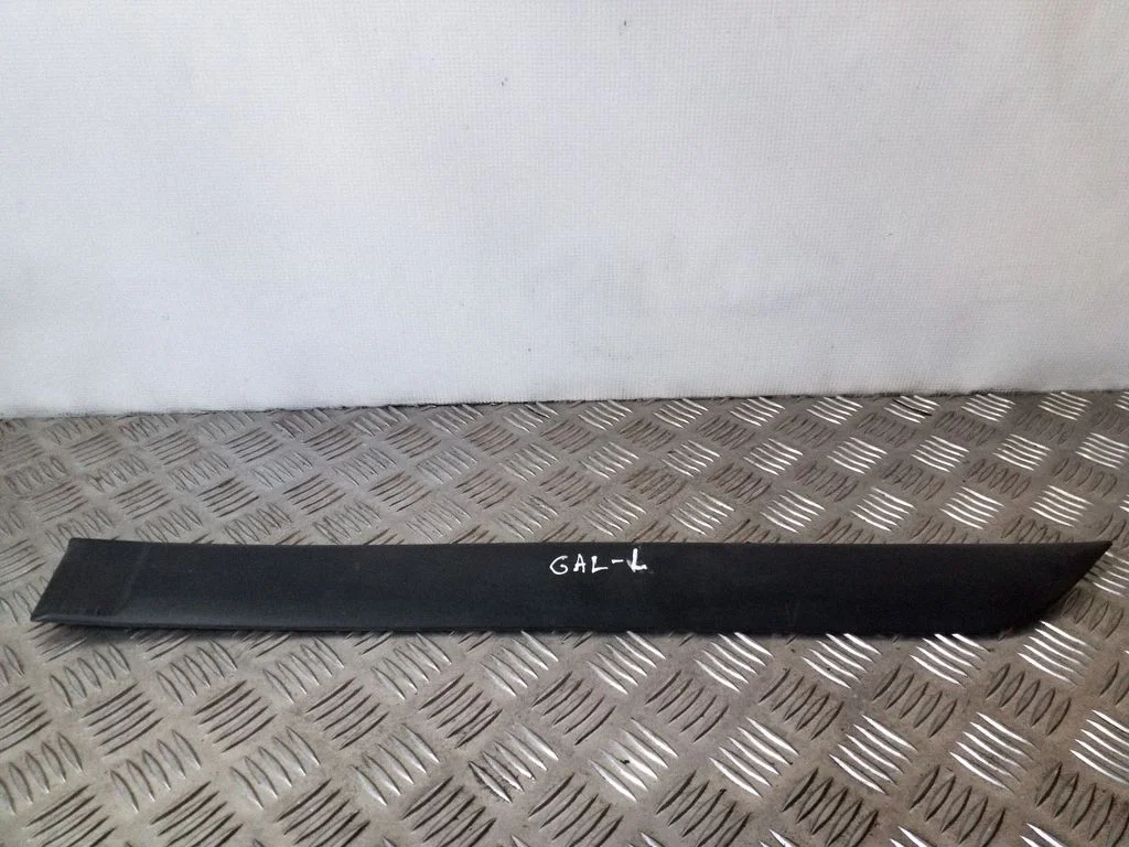 Aizmugurējo durvju apdare (molings) LH98ABF25533