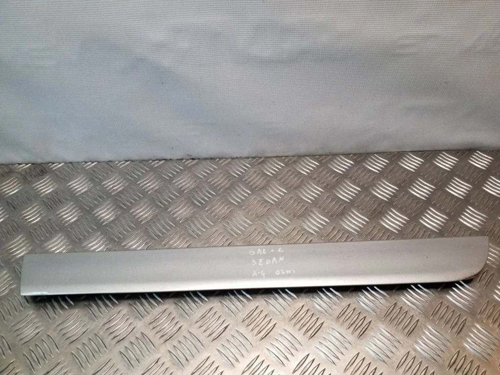 Listwa drzwi tylnych – Audi A4 S4 B6 8E 8H (2001-2005)