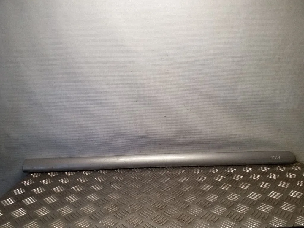 Esiukse liist (mold) 7M0853515D