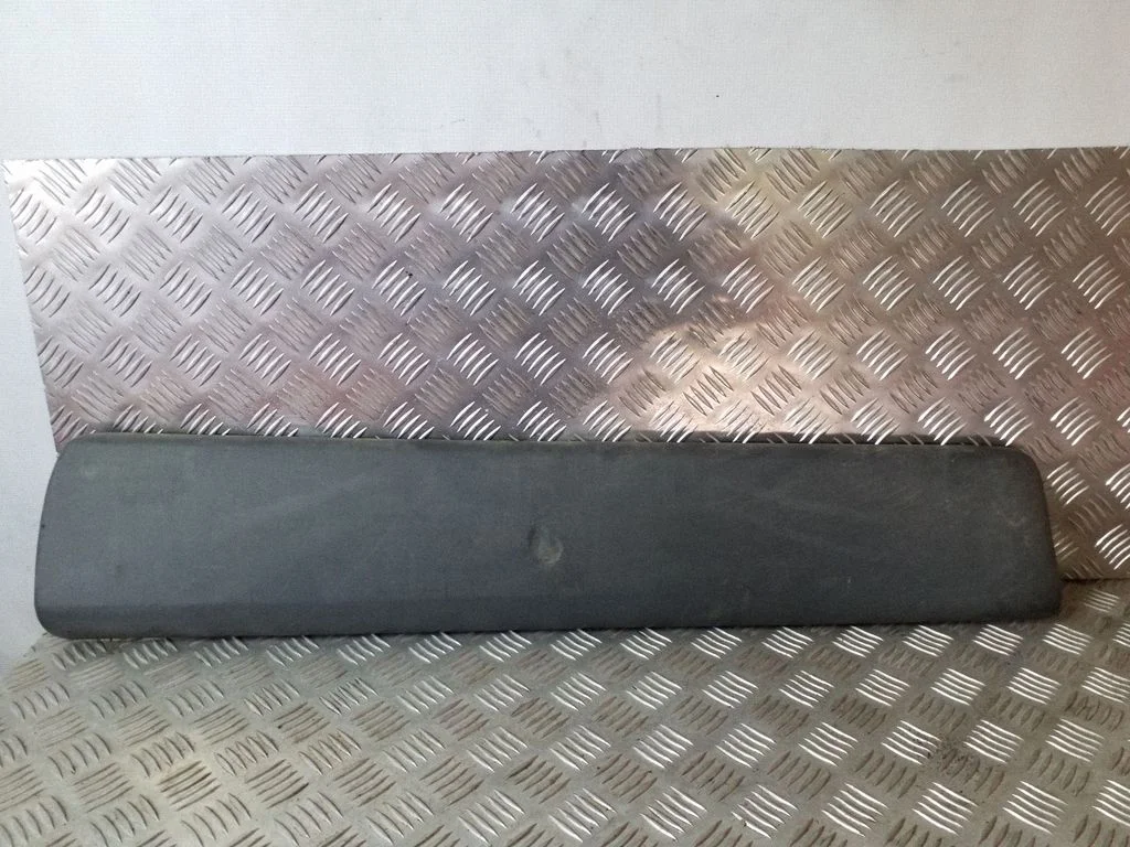 Priekšējo durvju apdare (molings) 8200036088