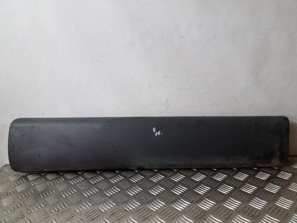 Priekšējo durvju apdare (molings) – Opel Vivaro (2001-2014)