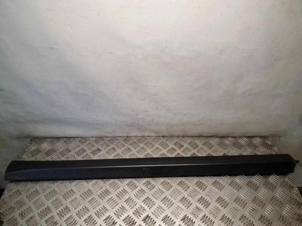 Esiukse liist (mold) 7N0854939H