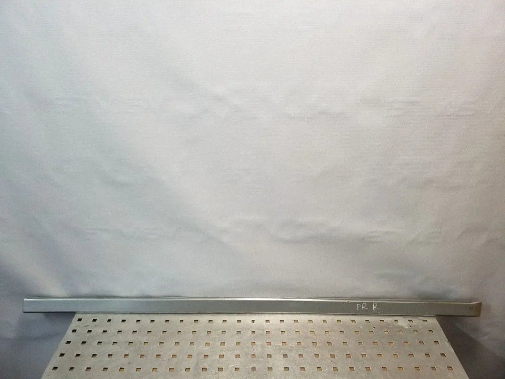 Priekšējo durvju apdare (molings) 8159296