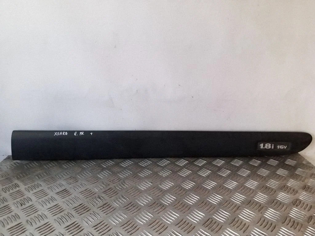 Front door trim (molding) 9622690877