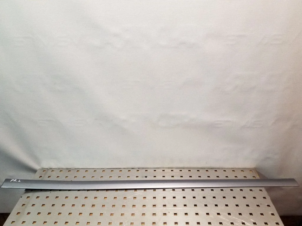 Front door trim (molding) – Opel Vectra C (2005-2009)