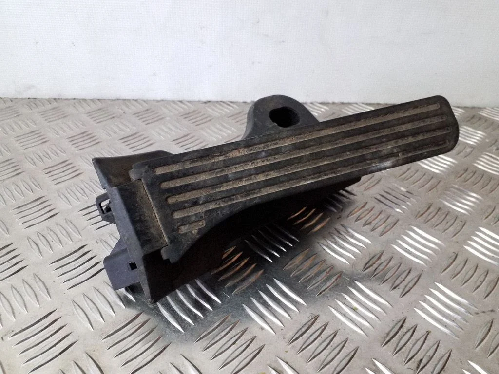Accelerator throttle pedal – Volkswagen Touran II (2010-2016)
