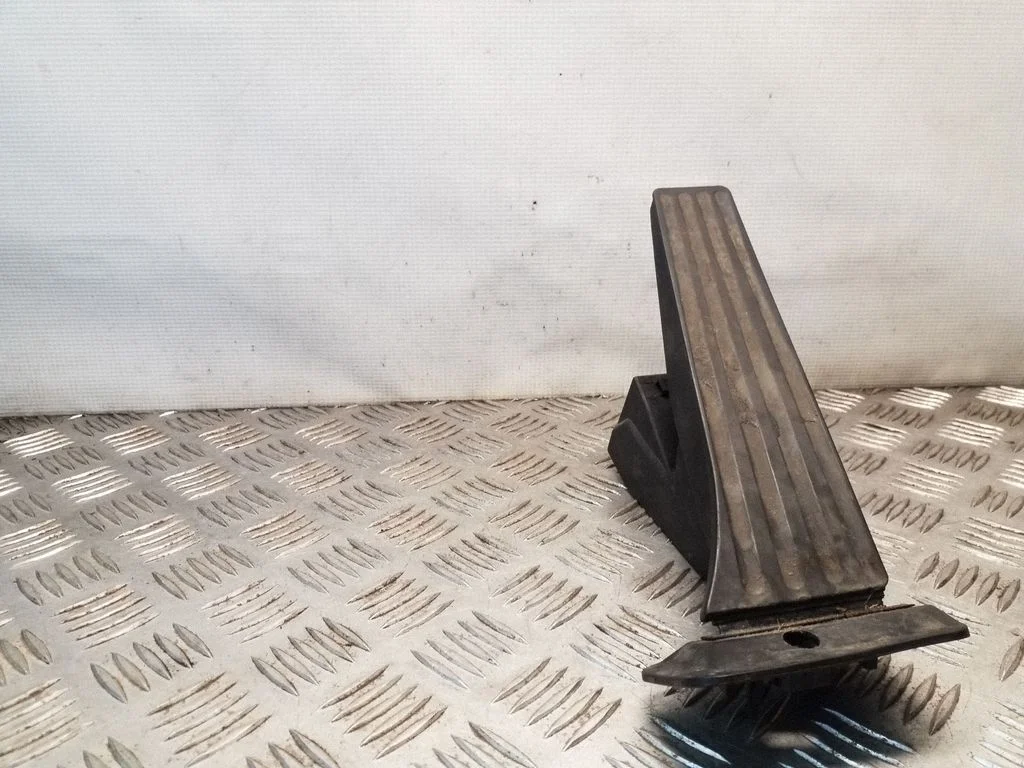 Accelerator throttle pedal – BMW 5 Series F10 F11 (2009-2016)