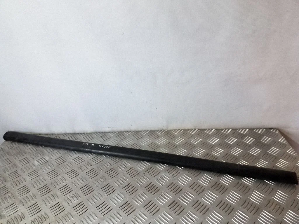 Priekšējo durvju apdare (molings) – labā