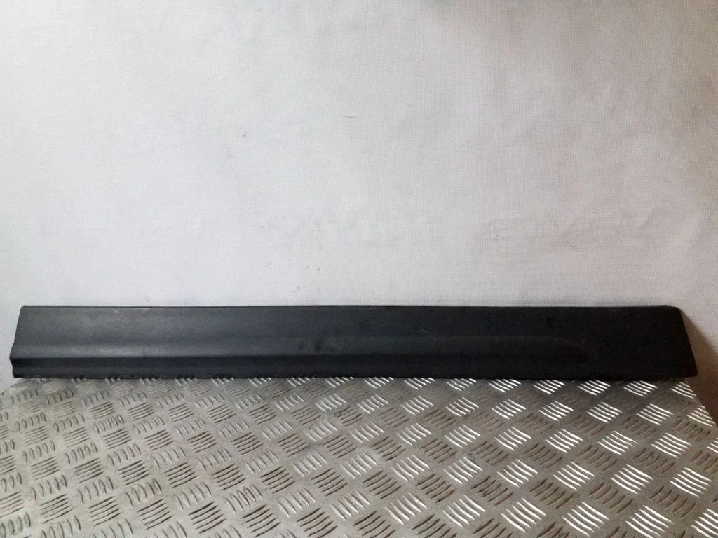 Front door trim (molding) – KIA Sorento (2010-2014)