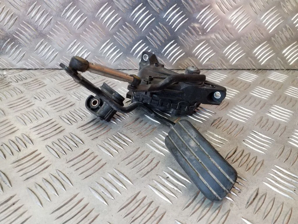 Accelerator throttle pedal – Opel Vivaro (2001-2014)