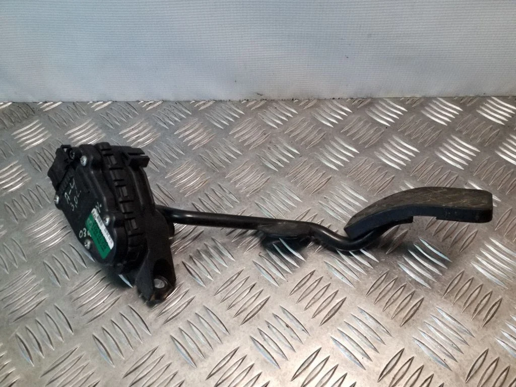 Accelerator throttle pedal – Audi A4 S4 B6 8E 8H (2001-2005)