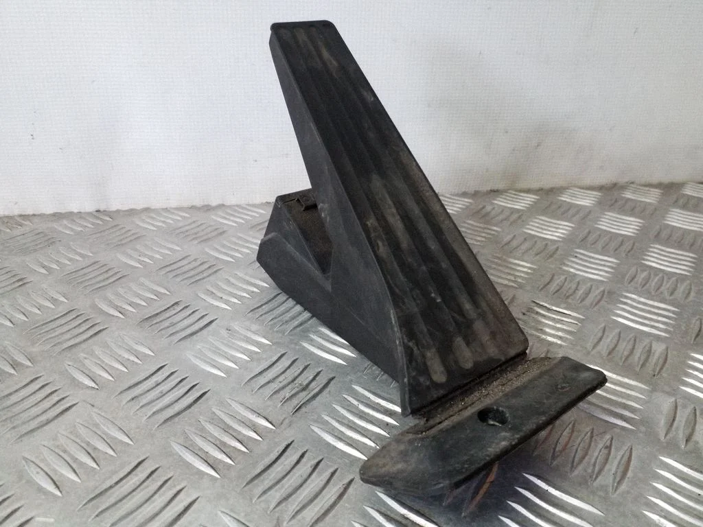 Accelerator throttle pedal – BMW 5 Series F10 F11 (2009-2016)