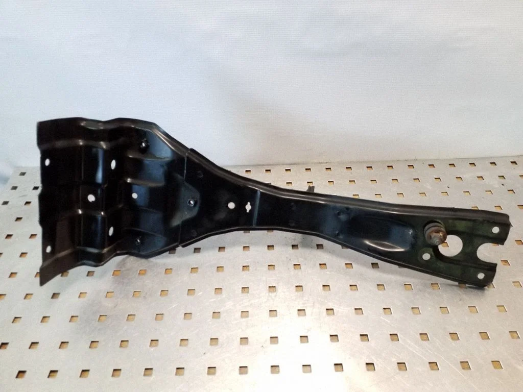 Radiator support slam panel bracket