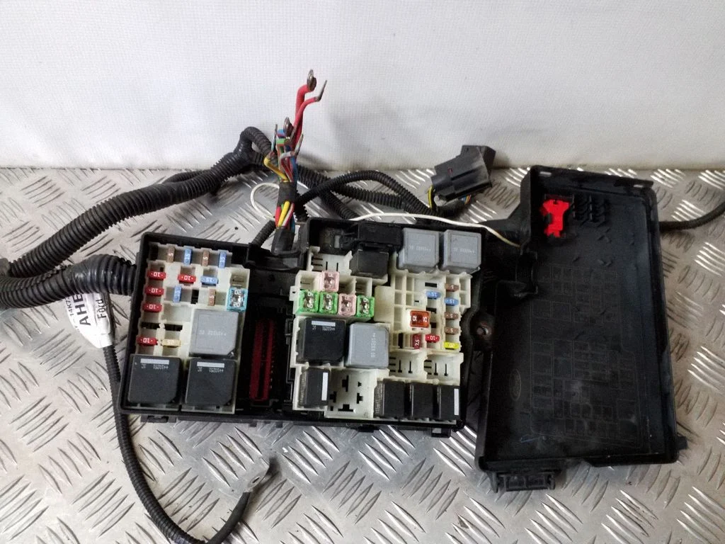 Drošinātāju kārba (komplekts) AV6T14A142AA