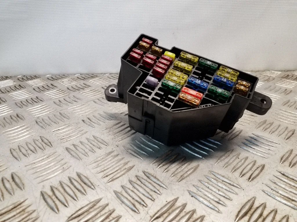 Fuse module – Volkswagen Passat CC (2008-2016)