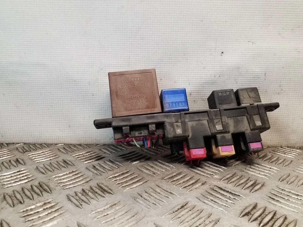 Drošinātāju bloks 8L0941822A