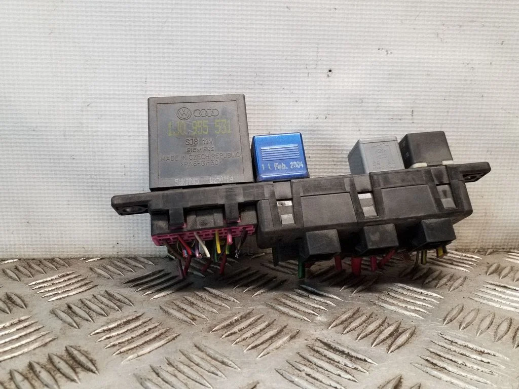 Drošinātāju bloks 8L0941822A
