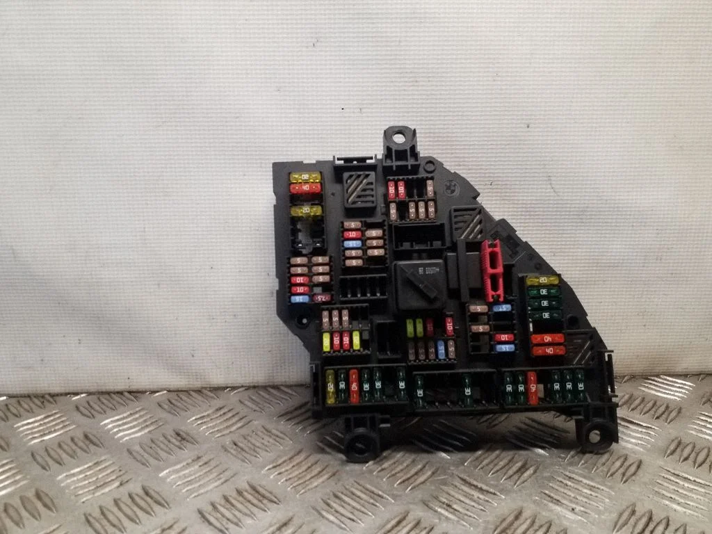 Drošinātāju bloks – BMW 5. sērija F10 F11 (2009-2016)