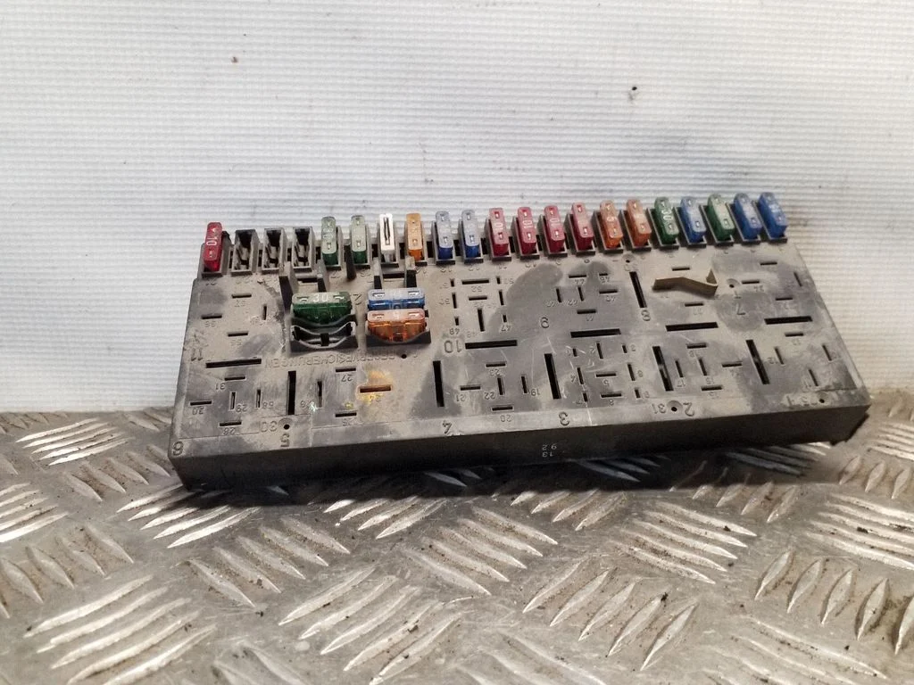 Drošinātāju bloks 443941822B
