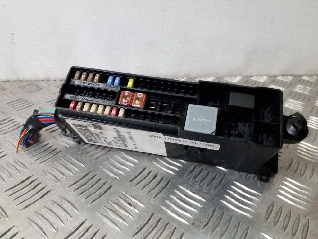 Drošinātāju bloks AV6T9A340AAA