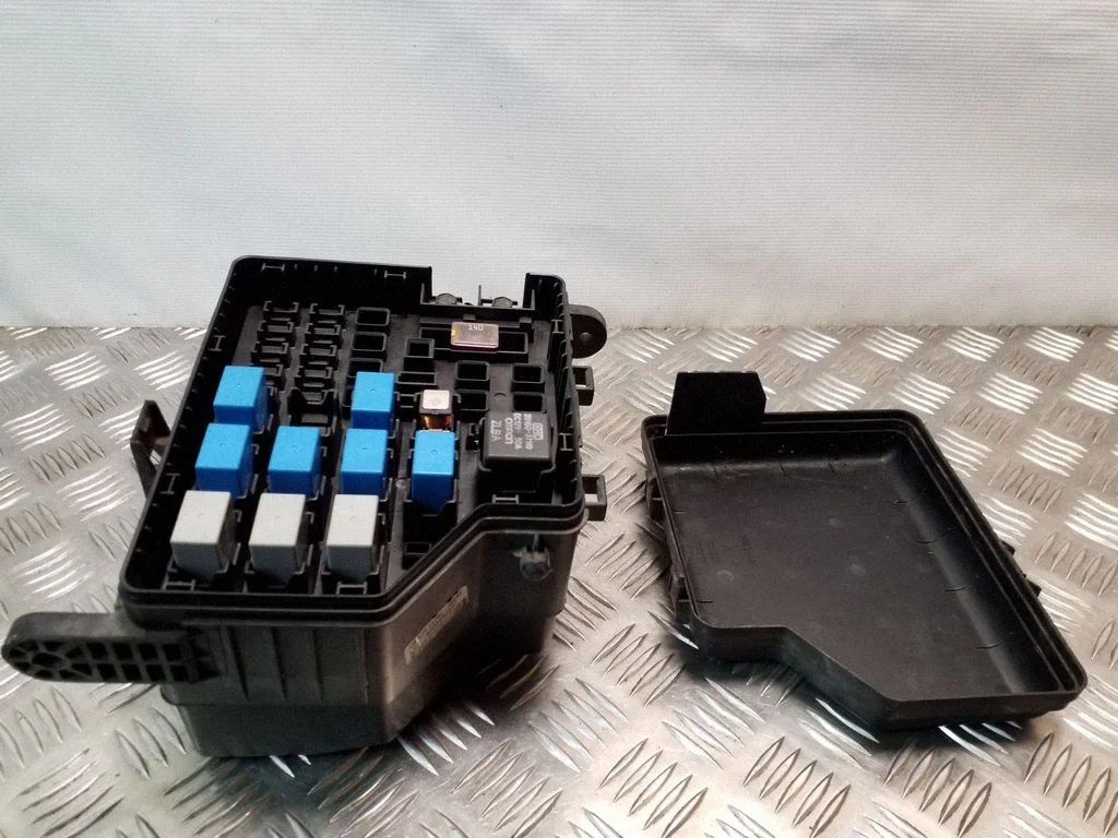 Drošinātāju bloks – Hyundai Santa Fe (2000-2006)