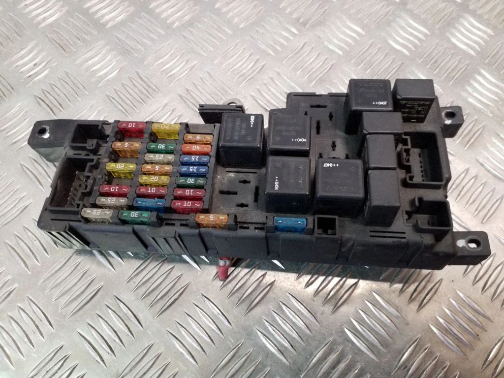 Drošinātāju bloks 8678449