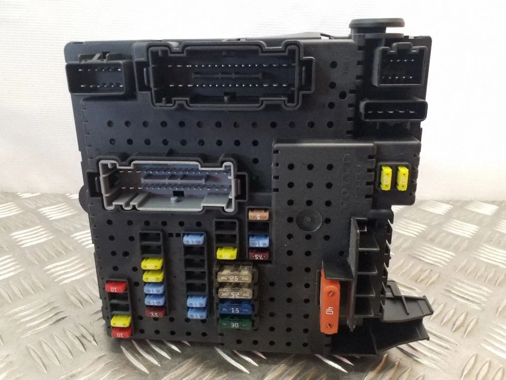 Drošinātāju bloks 30728512