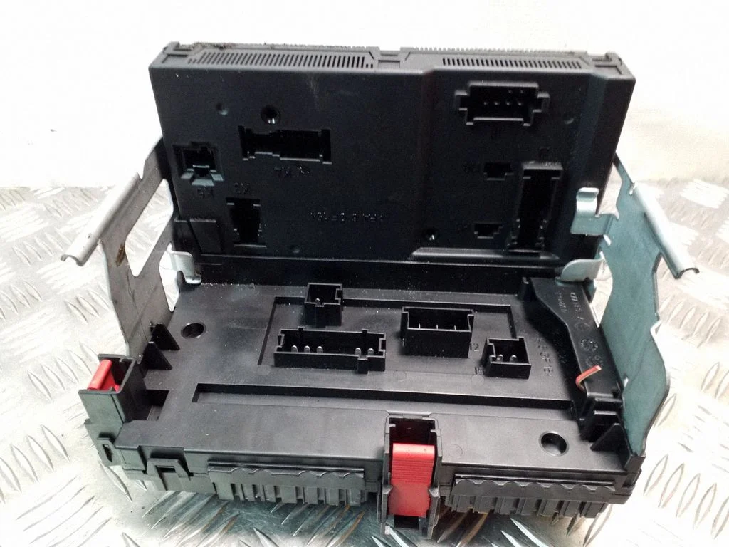 Fuse module – Mercedes-Benz S-Class W221 (2005-2013)