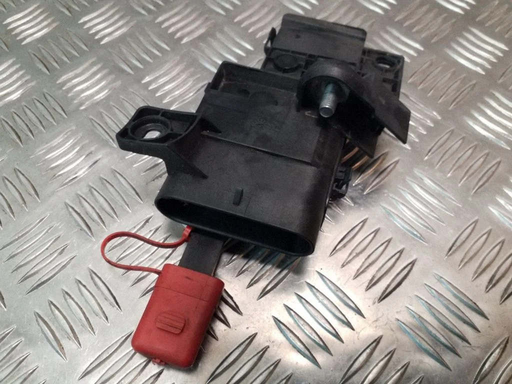 Drošinātāju bloks – BMW 7. sērija E65 E66 (2001-2008)