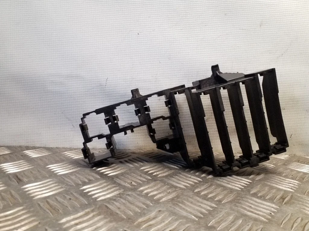 Cita salona detaļa 8K0971845A