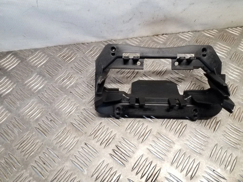 Cita salona detaļa 8K0907461