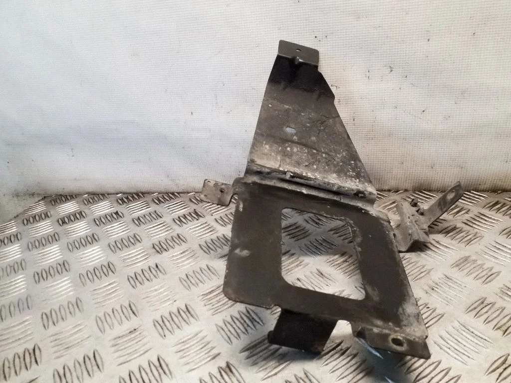 Kita variklio skyriaus detalė