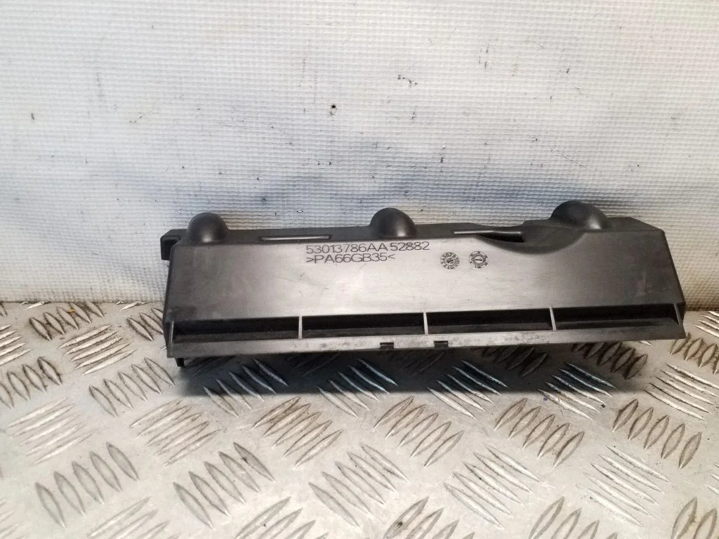 Kita variklio skyriaus detalė