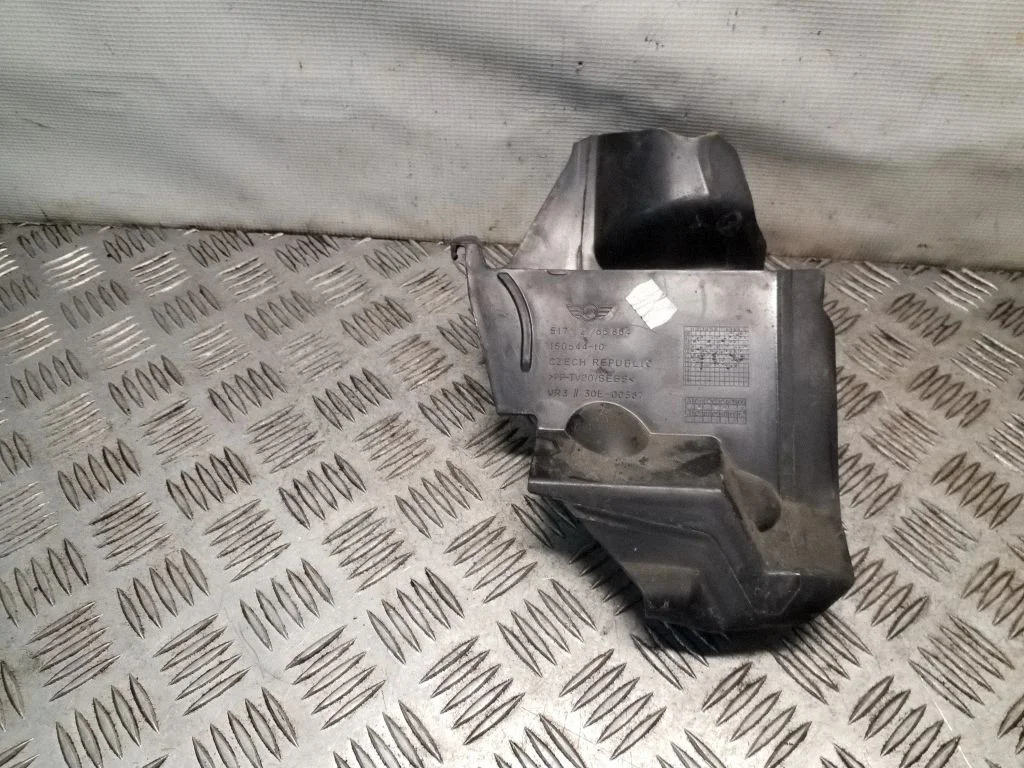 Kita variklio skyriaus detalė