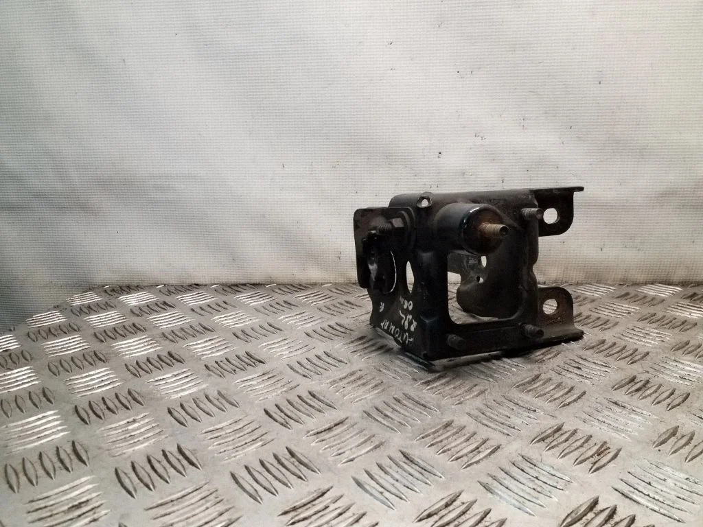 Cita motora nodalījuma detaļa 04681482AB