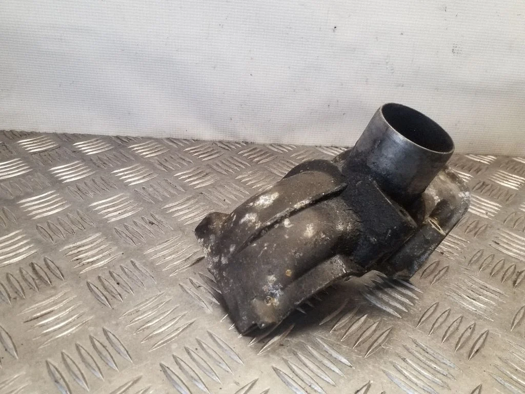 Cita motora nodalījuma detaļa 048129597C