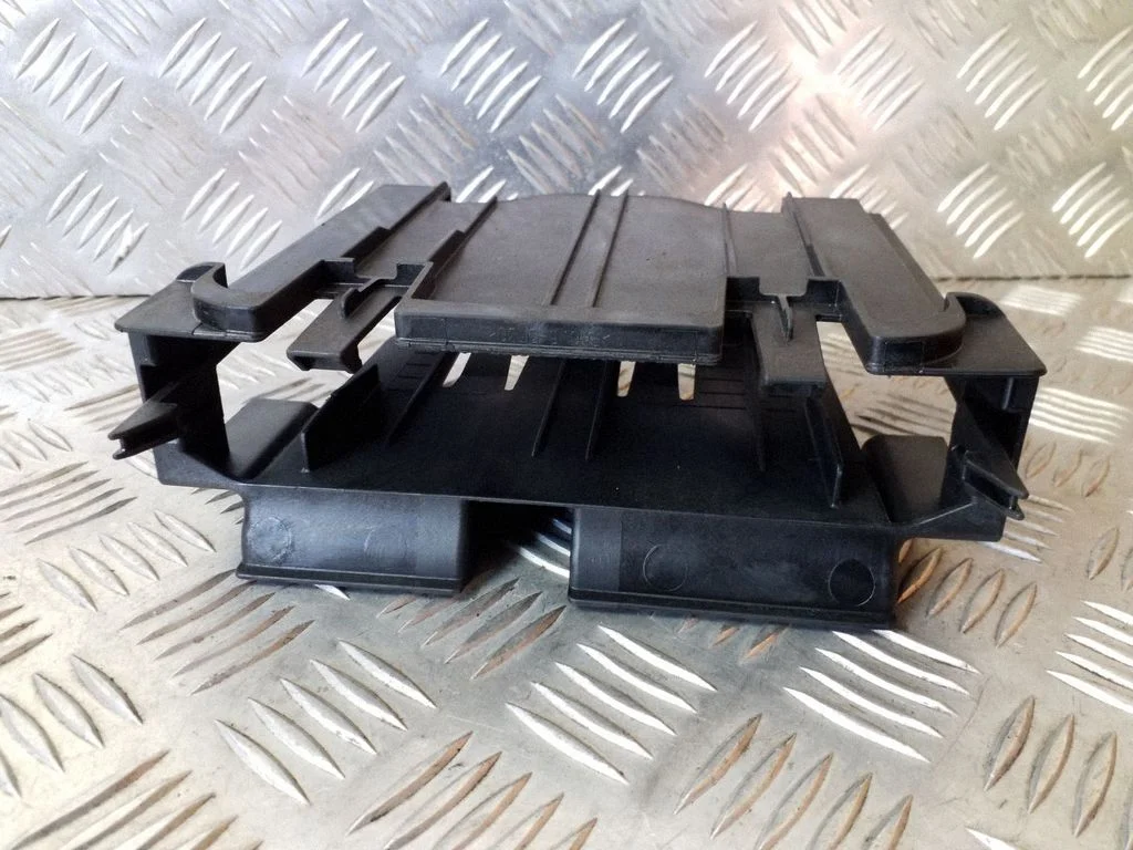 Muu mootoriruumi osa – BMW 1-seeria F20 F21 (2011-2019)