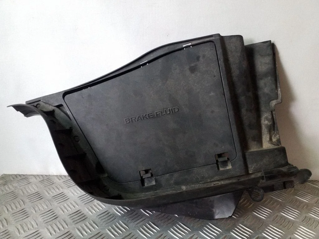 Other engine bay part – Infiniti EX (2007-)