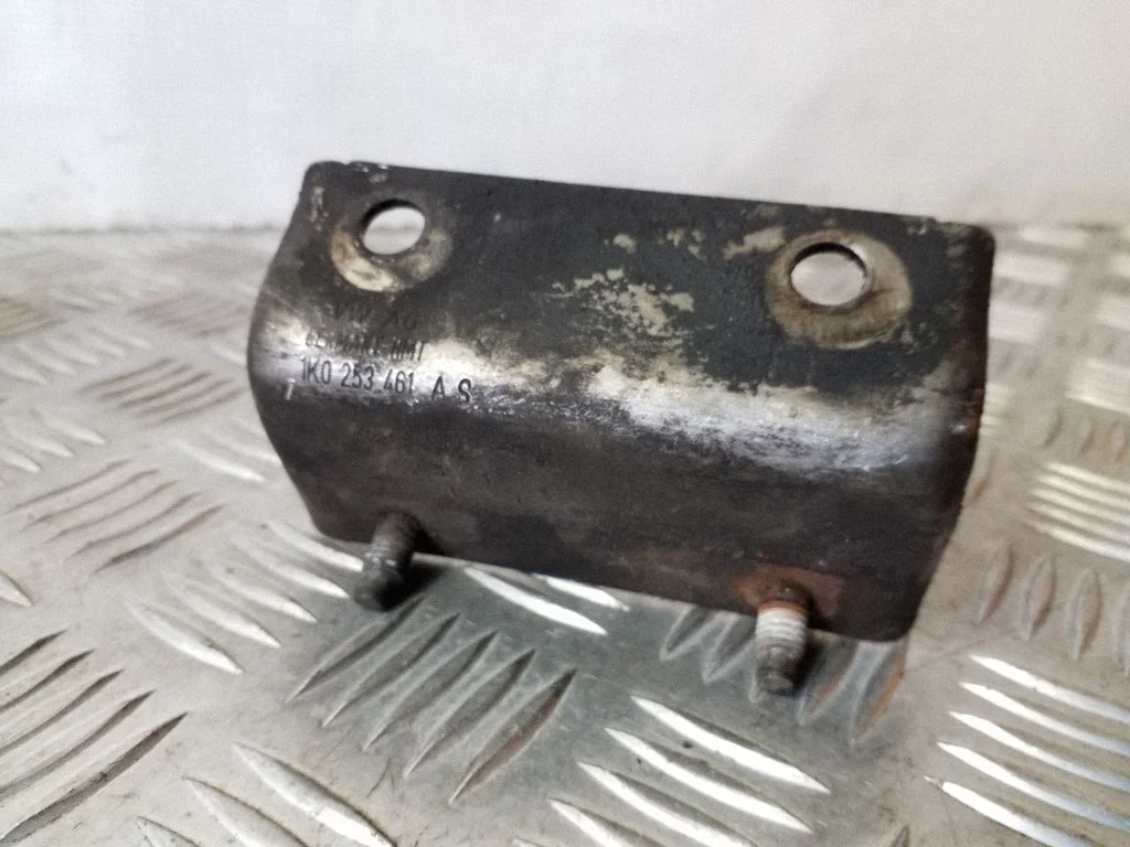 Other engine bay part 1K0253461AS