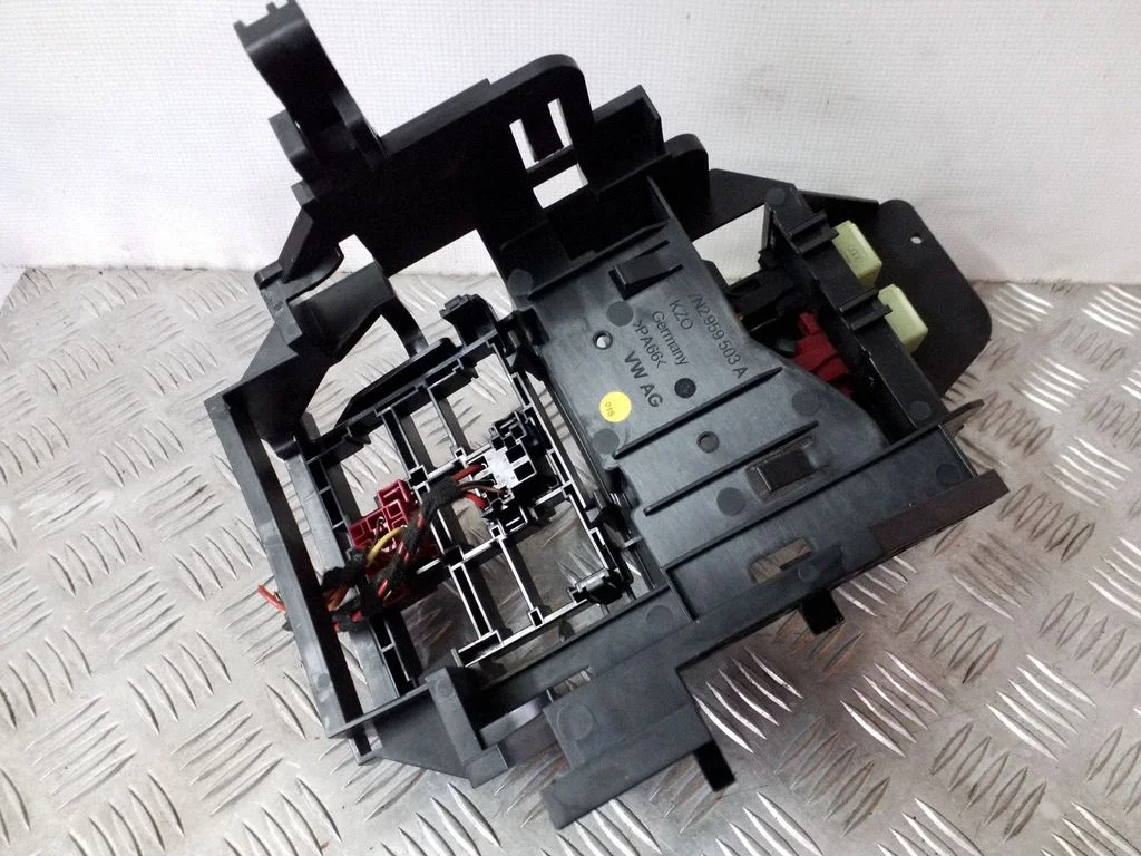 Other engine bay part 7N2959503A