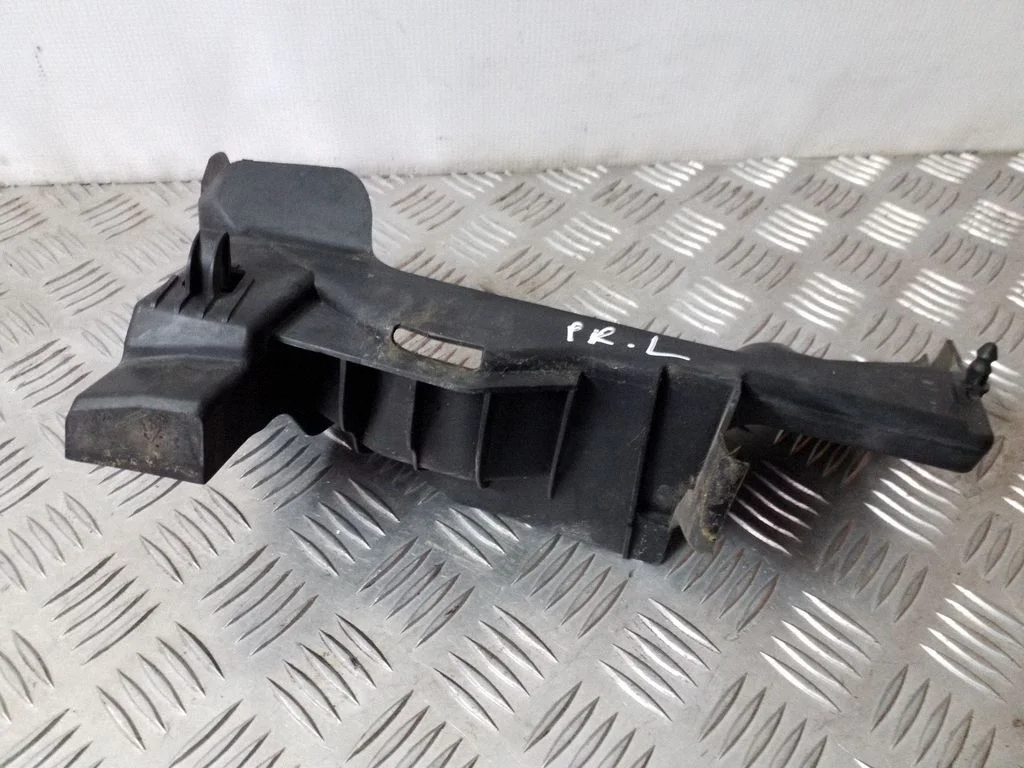 Cita motora nodalījuma detaļa AM51R02477AB